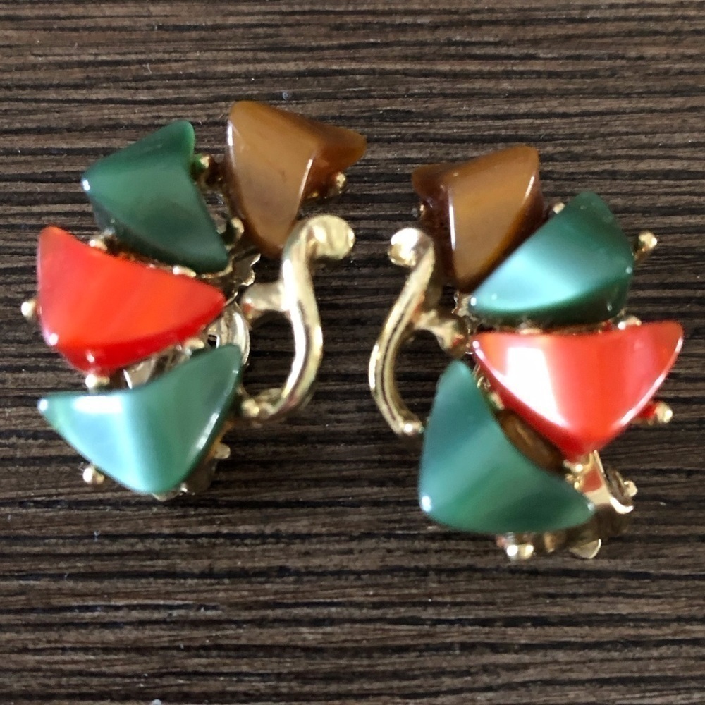 Vintage Mid-Century Gold metal and green, red, & tan stone Clip-on earrings